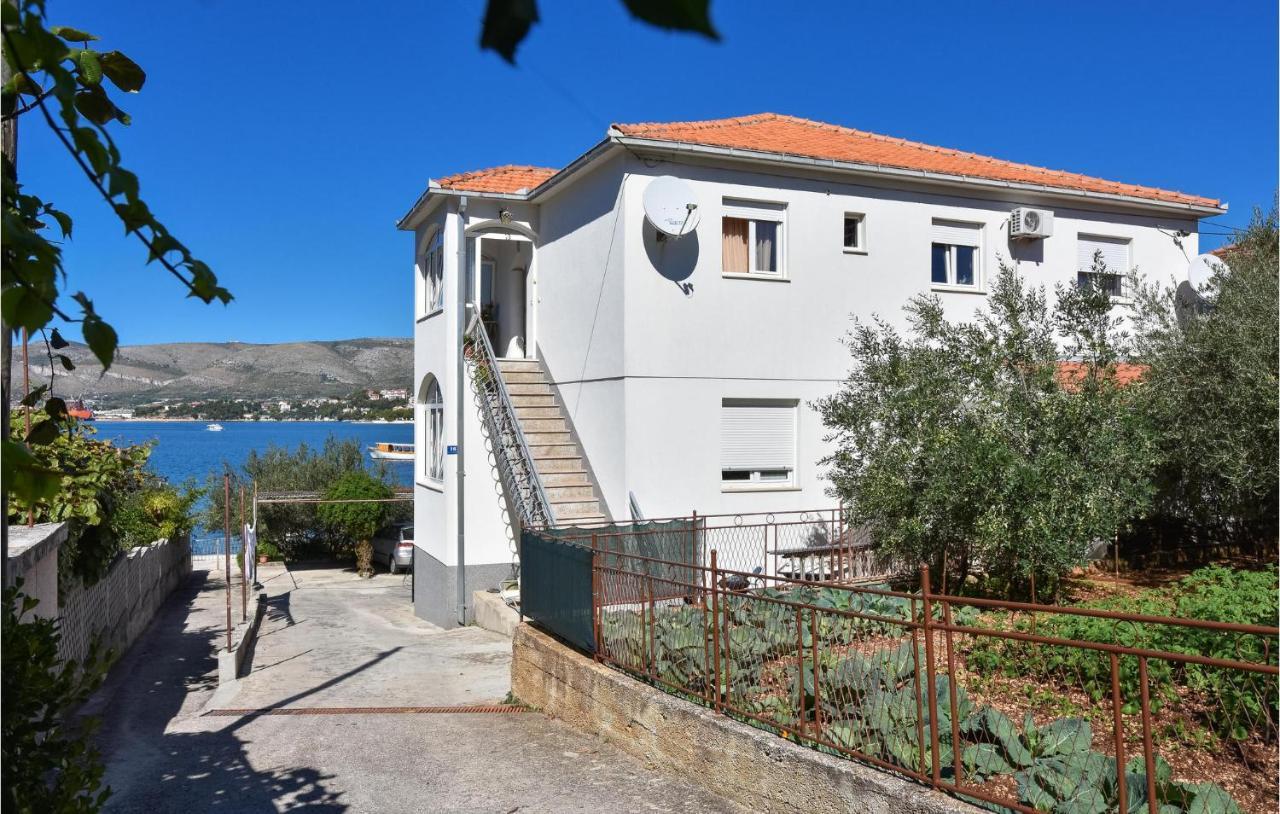 2 Bedroom Beautiful Apartment In Okrug Gornji Τρογκίρ Εξωτερικό φωτογραφία